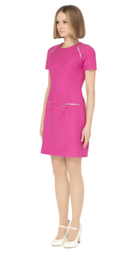 Our stunning fitted sixties dress in knock ‘em dead fuchsia. Functional front pockets keeping your hands free and matching retro loop zip shoulder detailing for attentive to style continuity. The short sleeves and rounded neck provide a comfortable and flattering fit.